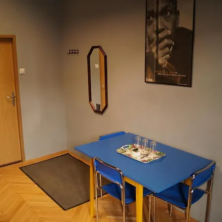 Schoolhouse Hostel *